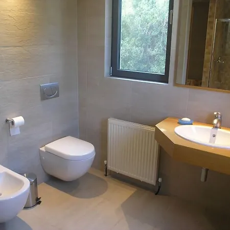 Willa Ixian Hilltop *